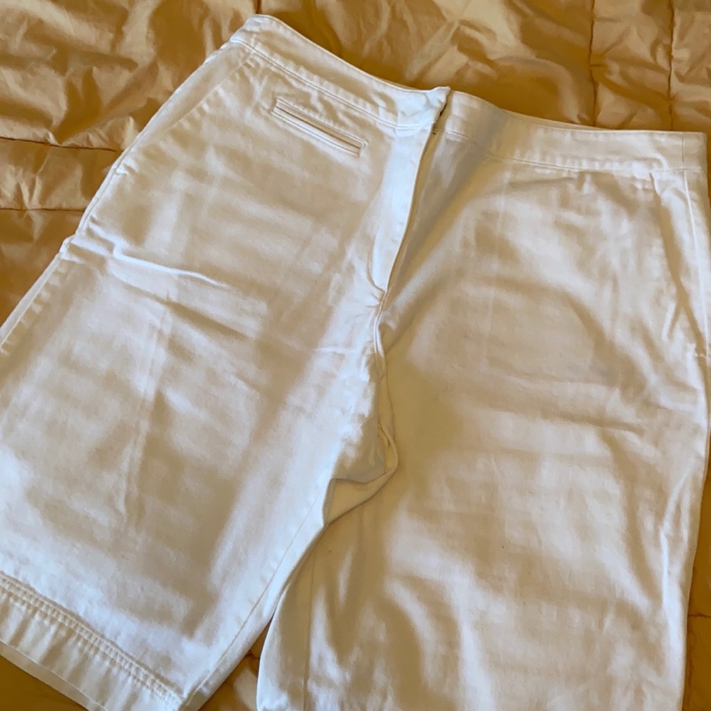 🔥 Great pair of white shorts 🔥